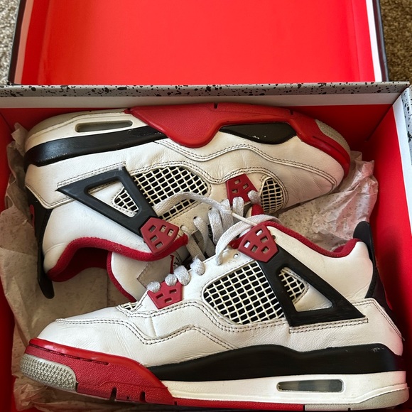 Air Jordan 4 Retro OG GS 'Fire Red'
2020 GS - Picture 5 of 10
